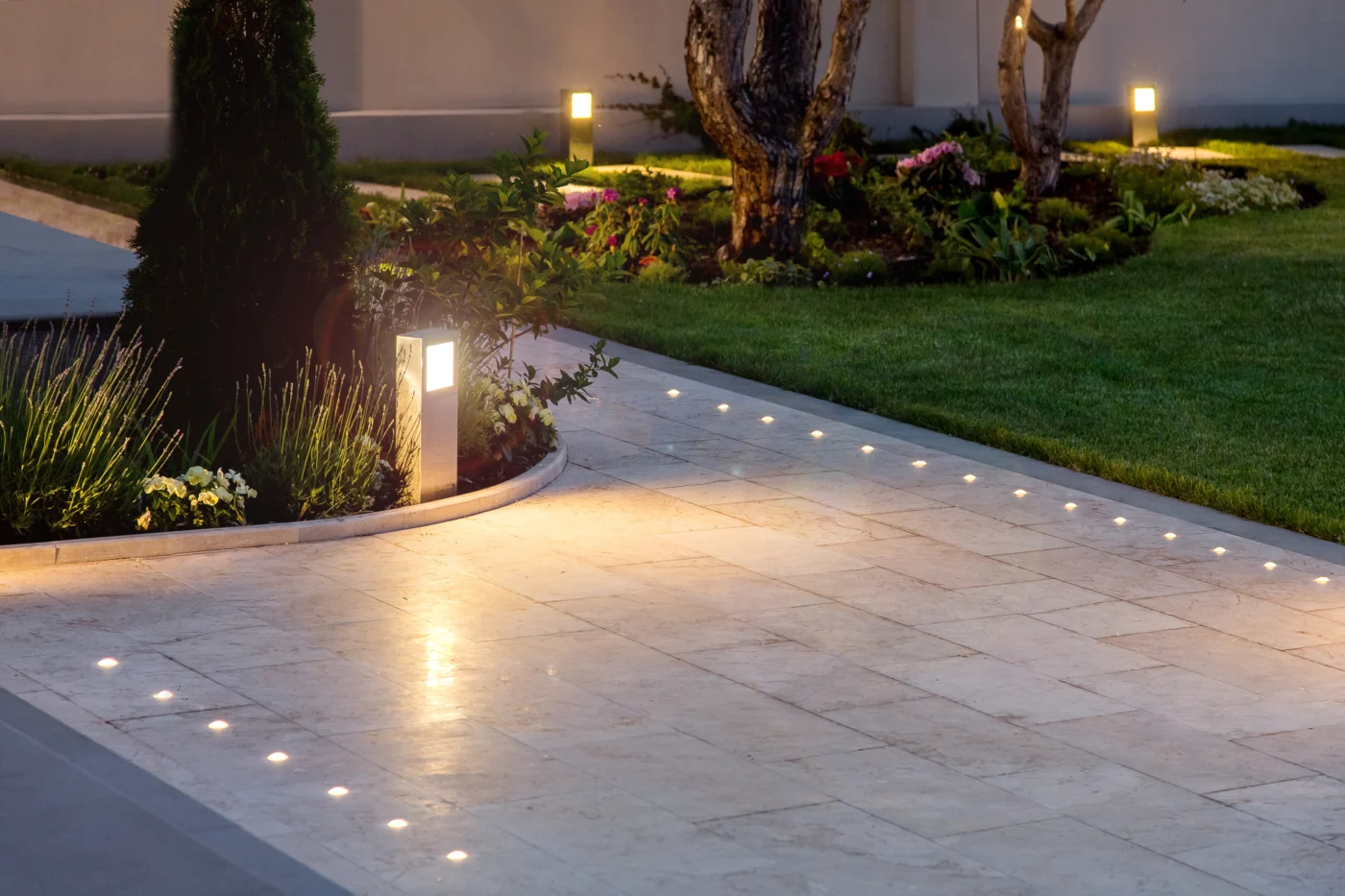 Contemporary Garden Path Lighting